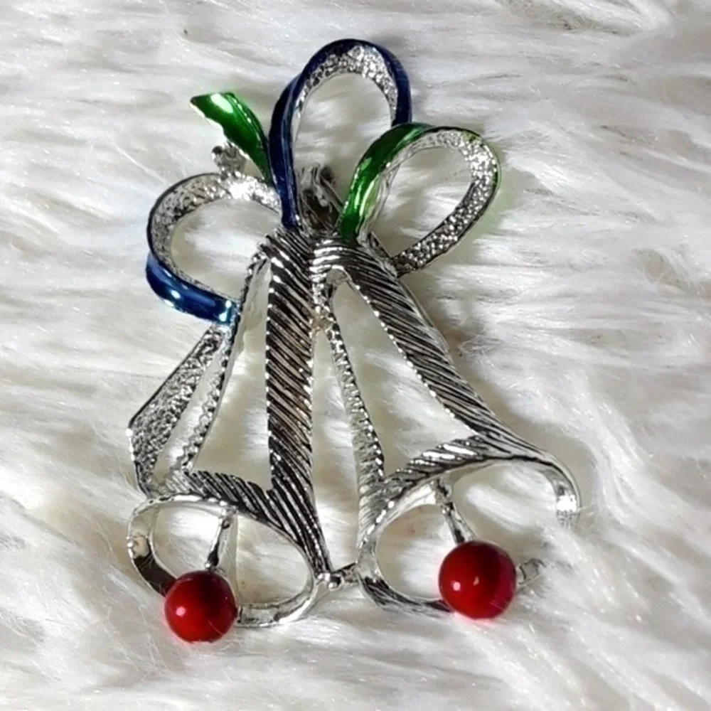 Gerrys Signed Holiday Bell Brooch